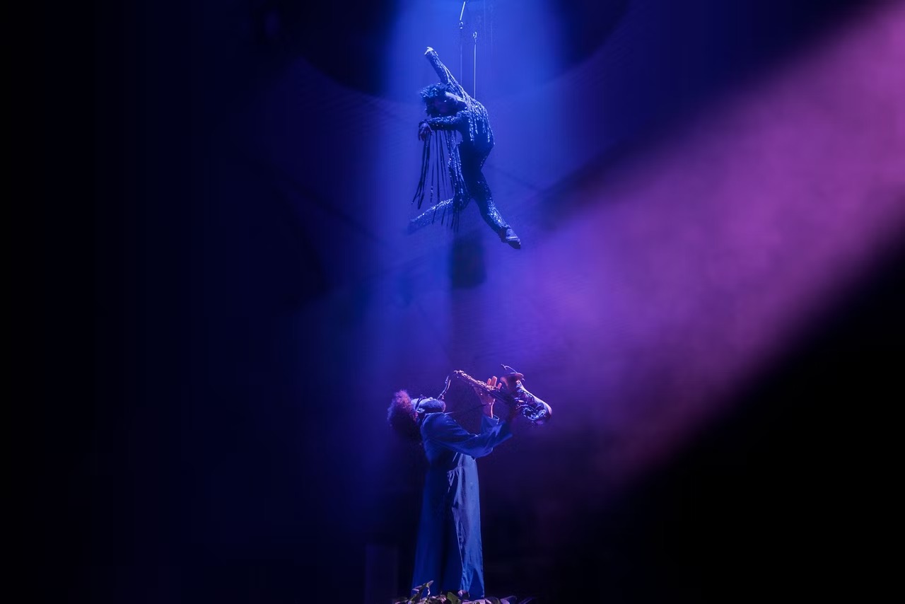 無論一天中的任何時間，您都會發現大量專為最大限度地發揮內部記憶而設計的空間。在 Two70® 享受全方位的感官盛宴，從白天到夜晚，這裡從一個可欣賞全景的開放式起居室轉變為多媒體劇院。或在舞台邊度過一個夜晚，欣賞巴黎和拉斯維加斯靈感的史詩作品，例如《Showgirl!》，這是對最具標誌性的舞台表演者的過去、現在和未來的令人眼花繚亂的致敬。 SeaPlex 是最大的海上室內活動空間，充滿了各種新層次的刺激。