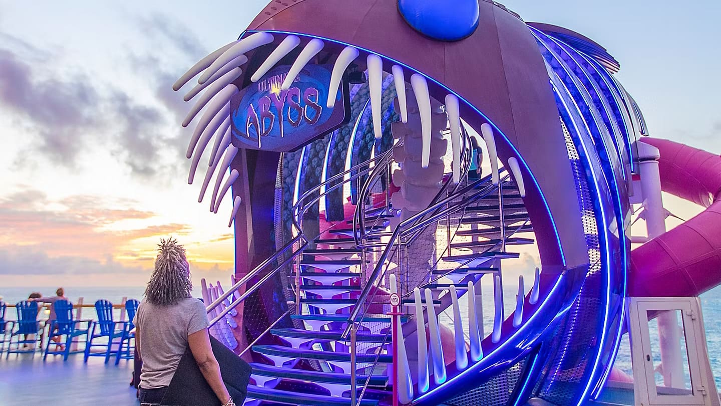 遊戲變革者，黑暗中閃爍的激光槍短兵相接，兩個模擬沖浪和海上最高的滑梯？準備好投入各種精彩遊戲。