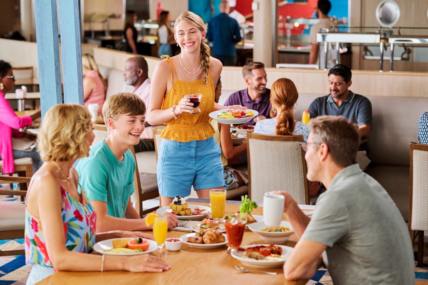 Windjammer 是您享用誘人全球風味的免費必去餐廳。就像剛壓好的帕尼尼，裡面裝滿了所有東西你最喜歡的肉類和起司。新鮮出爐的酥皮糕點和煎蛋捲，您可以隨心所欲地享用。又爽朗主菜種類繁多，從脆皮酪乳炸雞到紅燒胡志明豬肉。