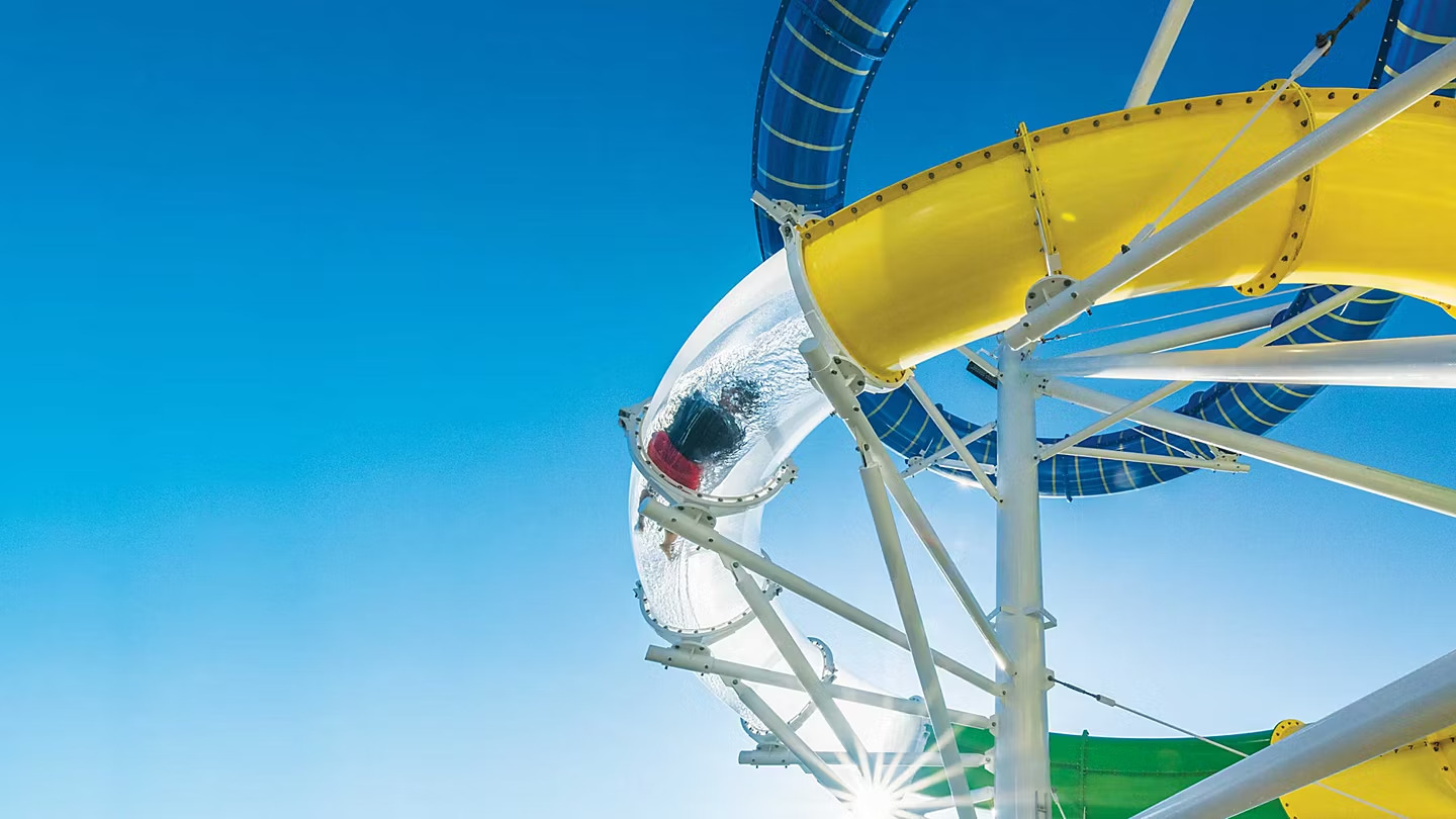 全新冒險航程，在完美風暴℠的兩個高速滑水道上爭奪終點線。或者，你亦可以去參加激光槍戰 — 「Z 星大戰」，一展身手。