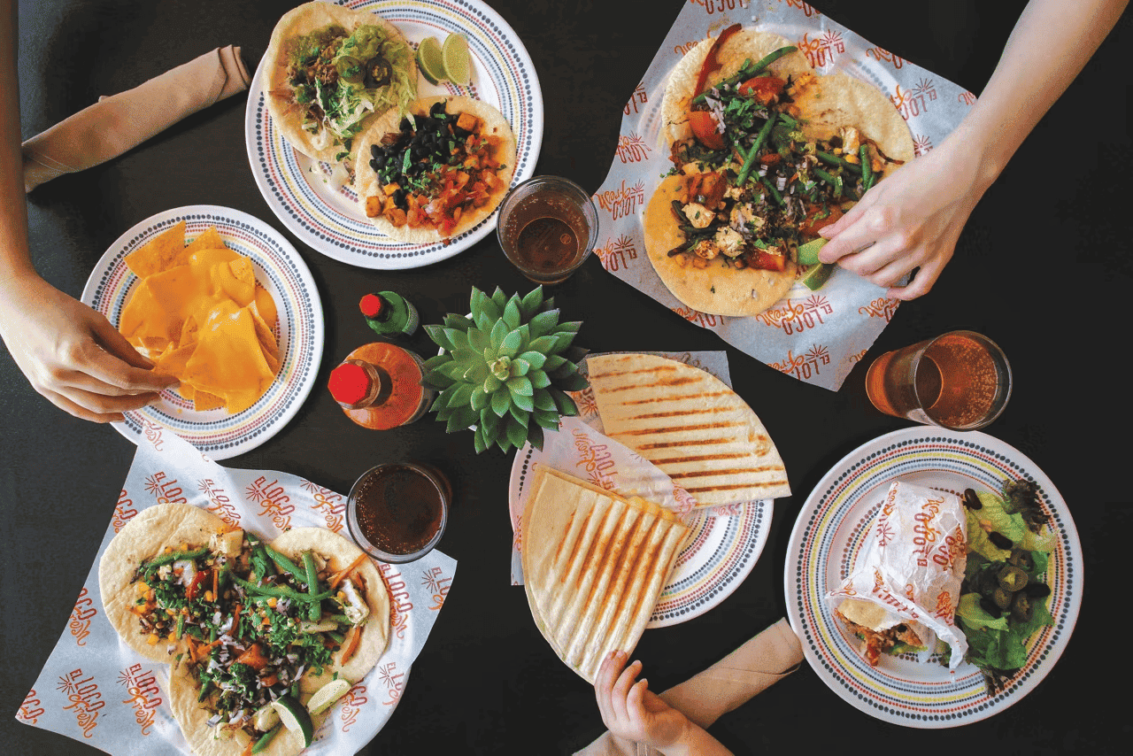 El Loco Fresh® 將在池畔帶來嘉年華，在陽光下提供您最喜愛的所有美食，如墨西哥捲餅、玉米餅、油炸玉米粉餅以及備有龍舌蘭酒的全方位服務酒吧。